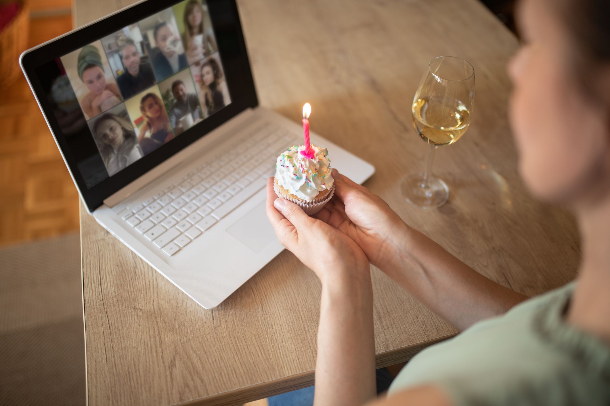 How To Throw a Memorable Virtual Party For Your Friends – 5 Fun Activities