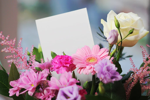 Reasons to Hire Professional Flower Delivery Services